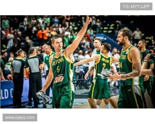 杭州篮球队荣登状态排行榜第三名展现强劲实力与团队精神 杭州篮球队荣登状态排行榜第三名展现强劲实力与团队精神