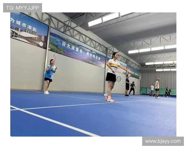 成都羽毛球队实力揭秘：羽毛球巨献背后的训练与荣耀之路