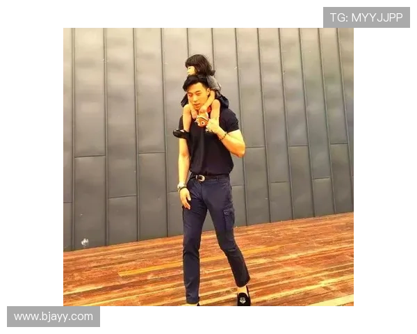 足球巨星与女儿们的温馨时光共享亲情与梦想的美好瞬间